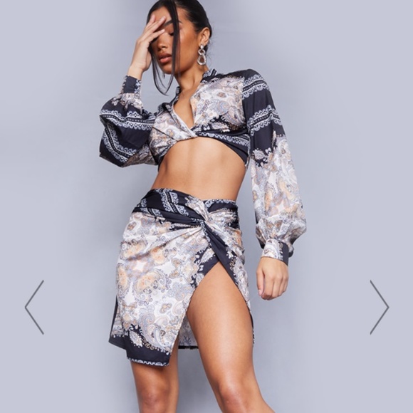 BLACK PRINT BALLOON SLEEVE CROP TOP & TWIST FRONT SPLIT LEG MINI SKIRT - Picture 1 of 4